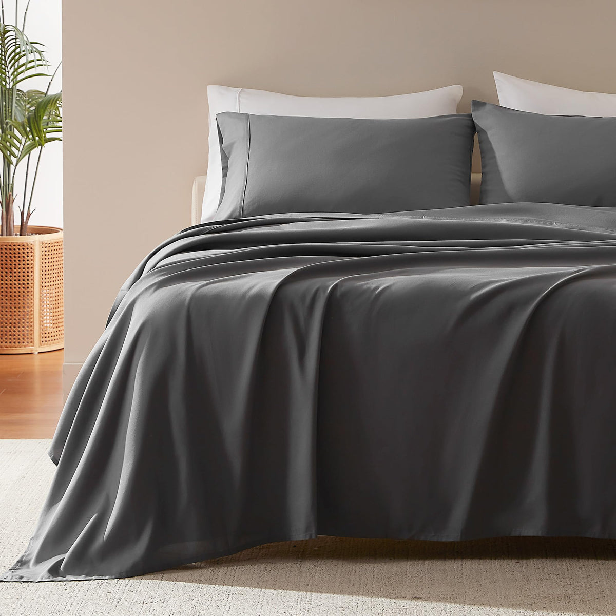 SLEEP ZONE Nanotex Süper Yumuşak Serinletici Kraliçe Boy Yatak Çarşaf Seti 4 Parça - Kolay Bakım Lastikli Çarşaf ve Yastık Kılıfı Seti - Kırışmaz, Solmaya Dayanıklı, Derin Cepli 40 cm (Gri, Kraliçe Boy)